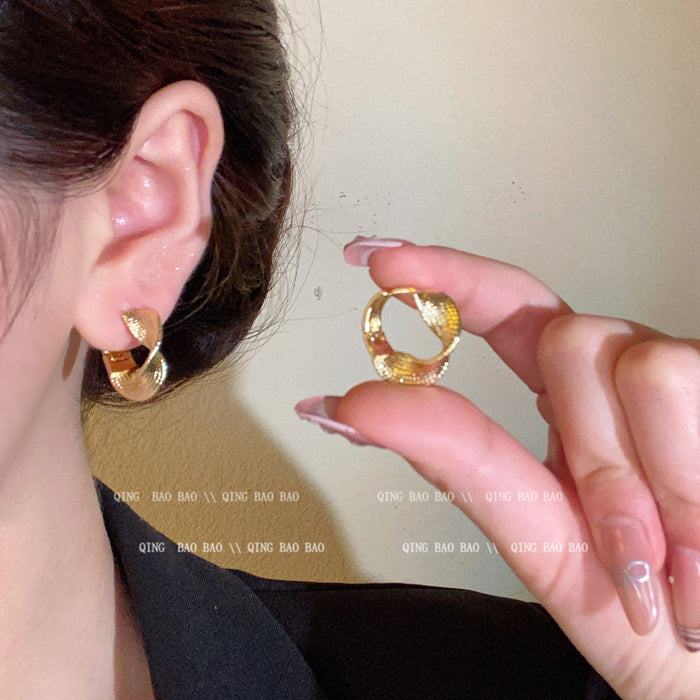 Wholesale New spiral retro style earrings with fashionable temperament, versatile and niche design, earrings and ear accessories