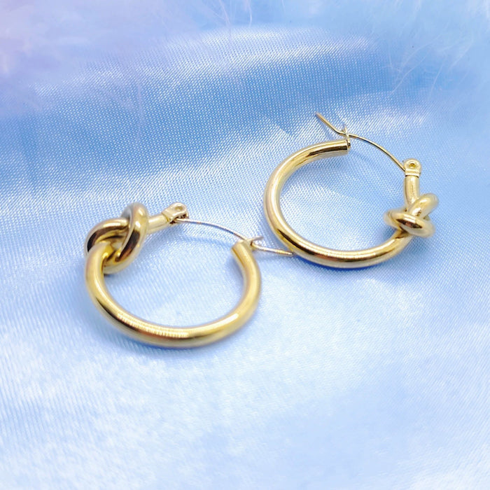 Wholesale Stainless steel electroplating simple niche classic knot earrings and earrings wholesale