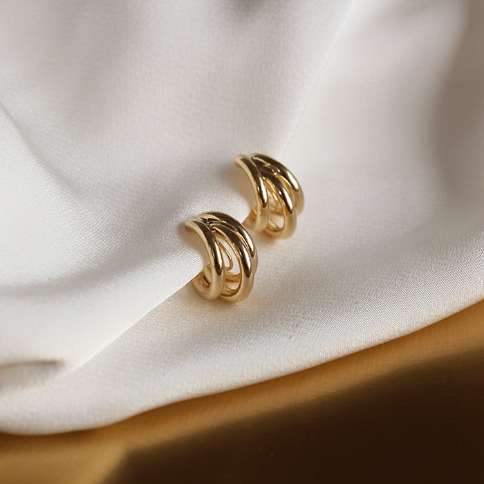 Wholesale Metallic ear clip earrings with a sense of luxury, simplicity, and temperament. Earrings with circular rings and no ear holes for women, painless