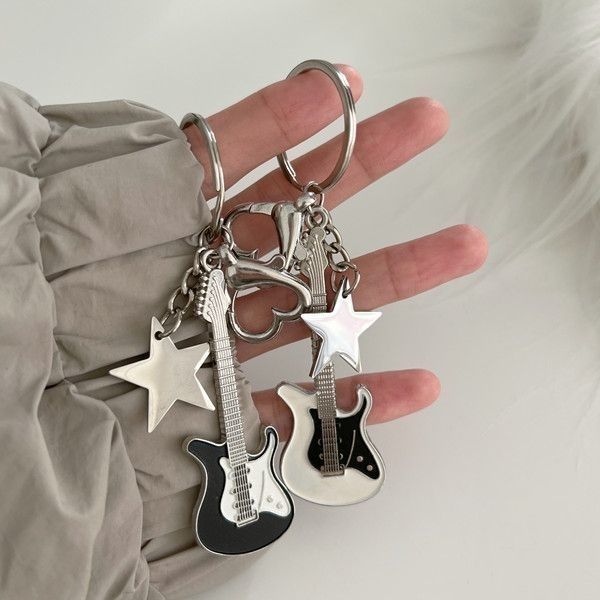 Wholesale Spice Girls Electric Guitar Star Pendant Beth Keychain Retro Pendant Pendant