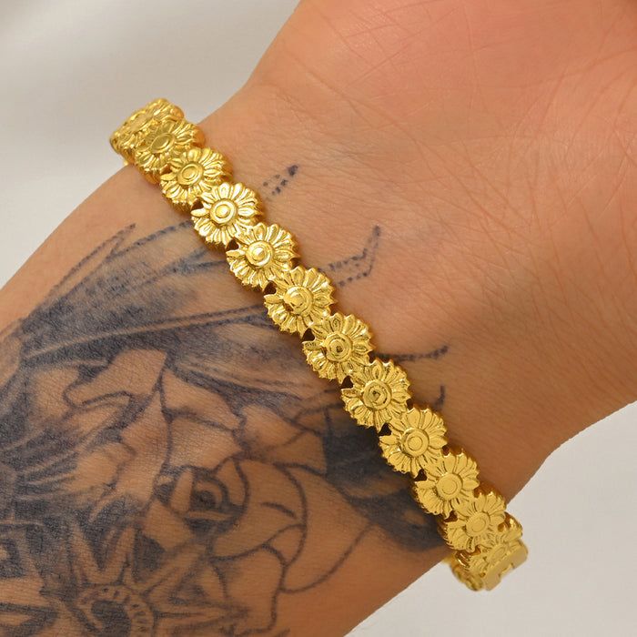 Wholesale Women S Titanium Steel Bracelet Featuring Three Flowers Four Leaf Clover With Electroplated Finish For Everyday Fashion Accessory