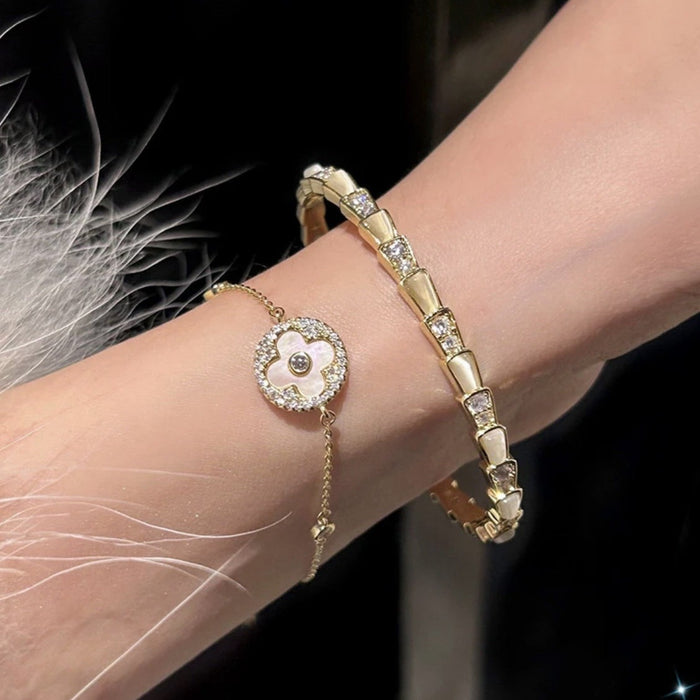 Wholesale New bracelet light luxury exquisite sparkling diamond flower versatile bracelet