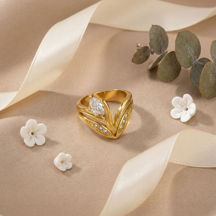 Wholesale Light Luxury Gold Ring with Diamond-Set Floral Design