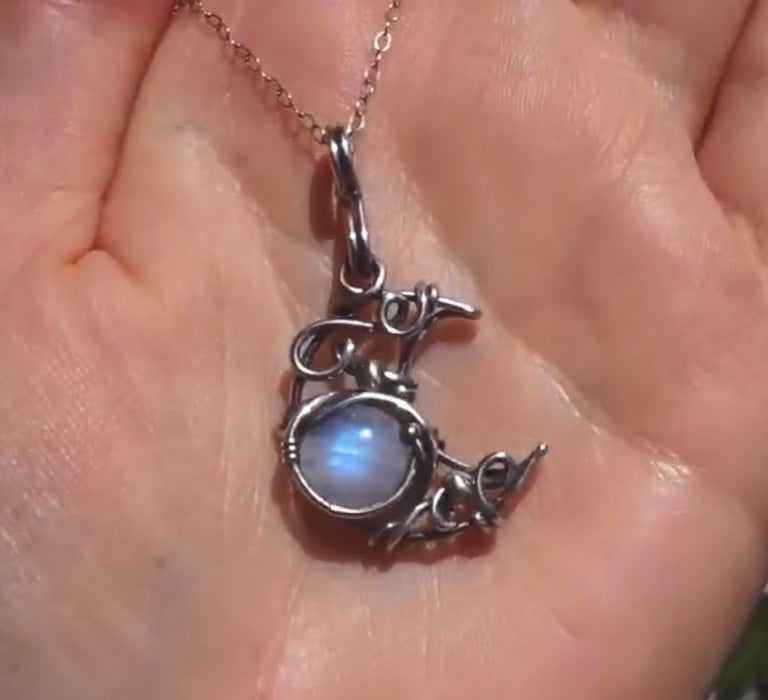Wholesale New retro moonstone necklace with threaded hollow moon pendant