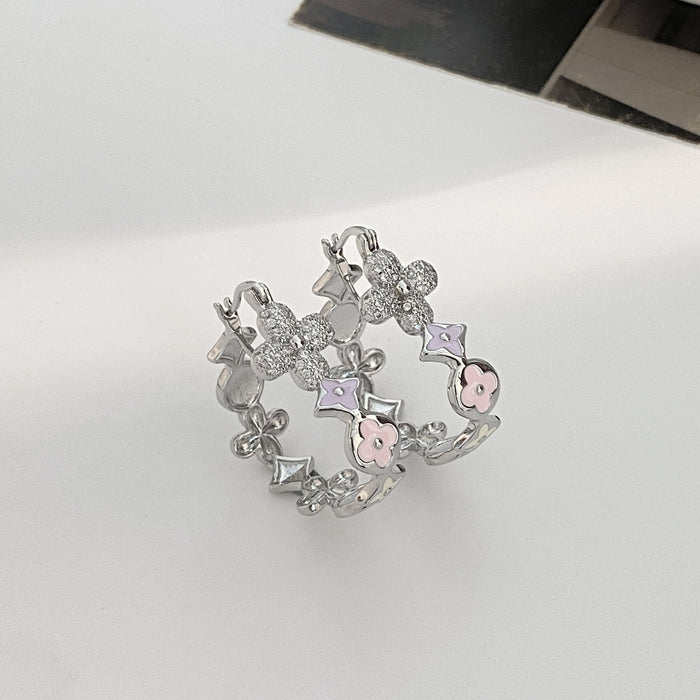 Wholesale New fashionable and high-end design with delicate and personalized four leaf clover ear buckle, light luxury heart-shaped heart-shaped oil painted ear buckle