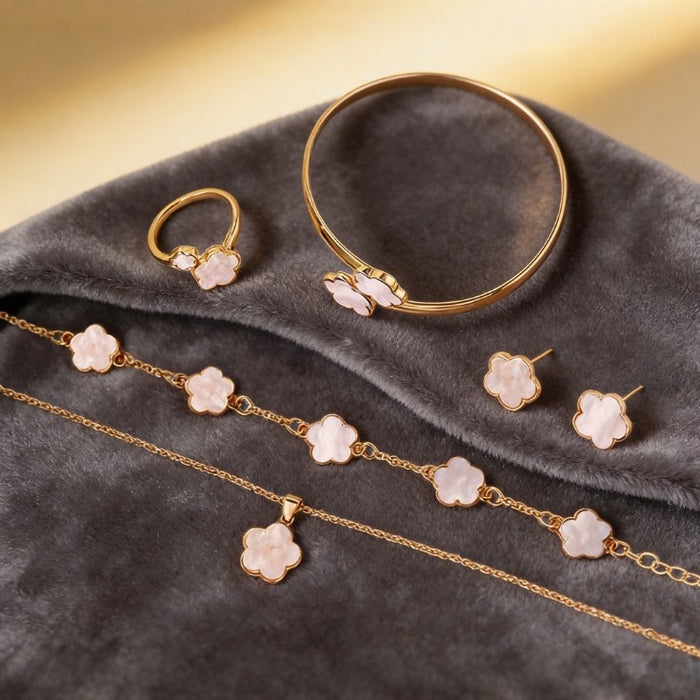 Wholesale Lucky Clover Flower Design 5-Piece Jewelry Set Alloy Electroplated Fashion Accessory