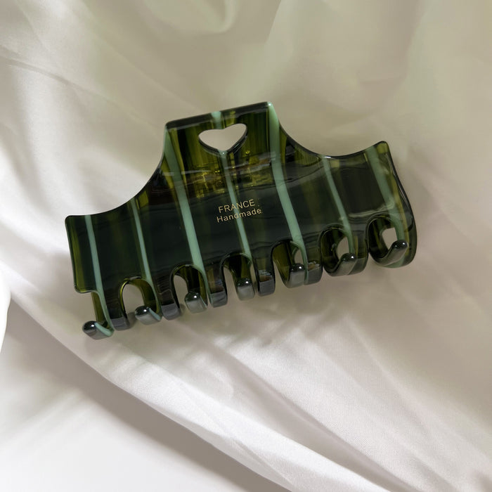 Wholesale A niche high-end love stripe clip with retro temperament, back of the head dished hair, shark clip, half zip hair clip