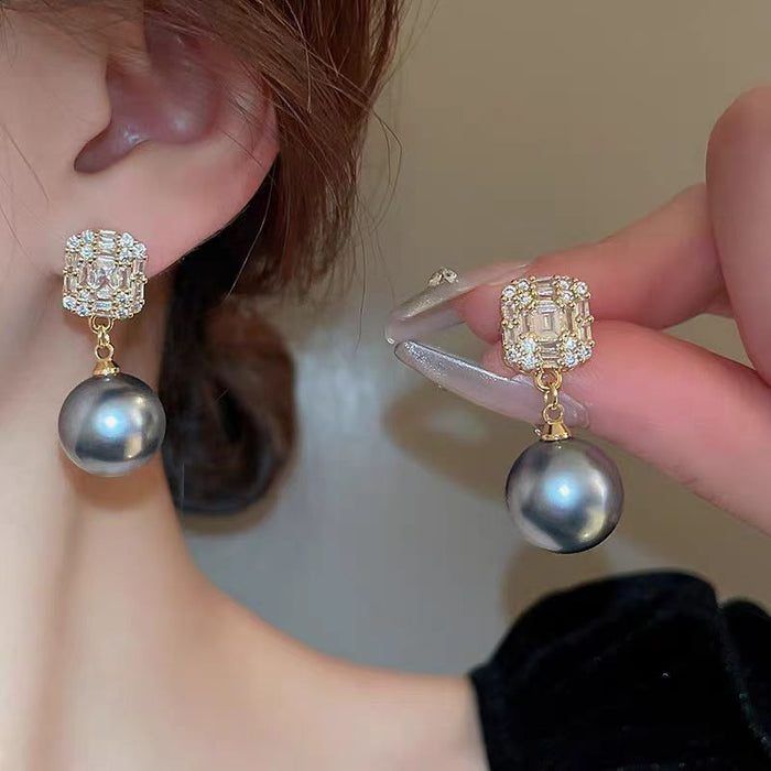 Wholesale Fashionable and sophisticated minimalist earrings with elegant silver needles