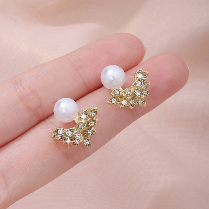 Wholesale Small niche design petal pearl earrings, new year, light luxury earrings, earrings wholesale