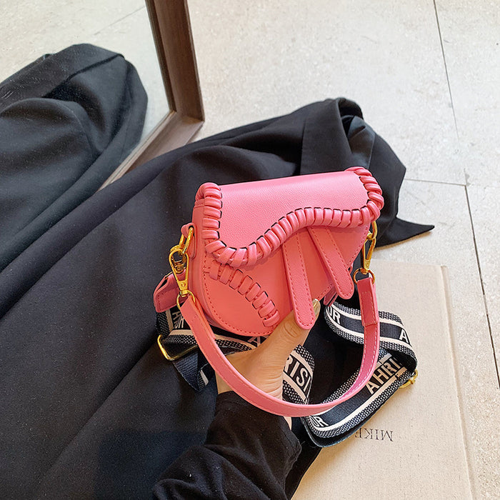 Wholesale New retro woven mini saddle bag for children, high-end handbag, broadband crossbody bag