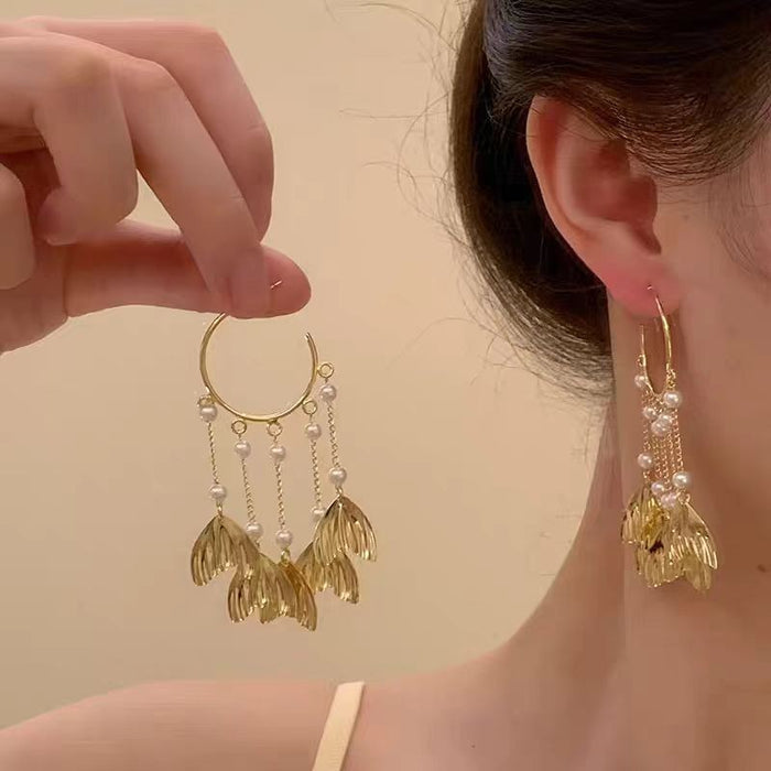 Wholesale Vintage metallic floral tassel earrings with a light luxury and high-end feel, niche design temperament, versatile and long earrings