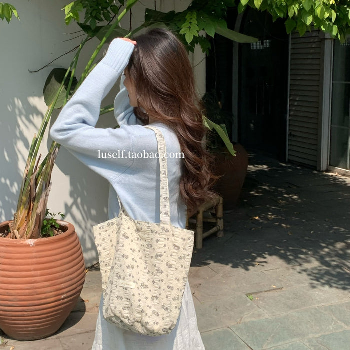 Wholesale Large capacity floral canvas shoulder bag, new floral commuting tote bag, niche handbag