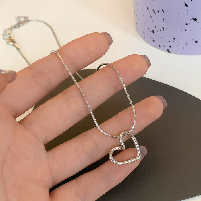 Wholesale Hollow out peach heart necklace, simple collarbone chain, niche design, neck chain