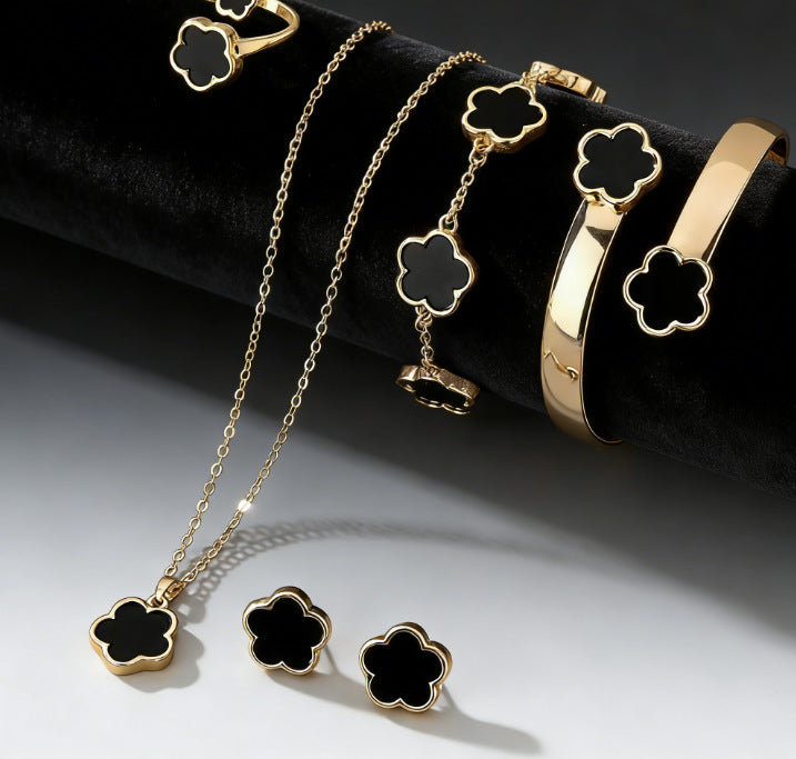 Wholesale Lucky Clover Flower Design 5-Piece Jewelry Set Alloy Electroplated Fashion Accessory