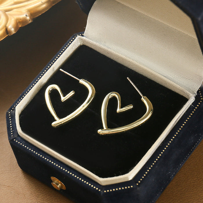 Wholesale Small and niche heart-shaped earrings with a simple temperament, gold new earrings, retro brushed, fashionable and versatile earrings wholesale