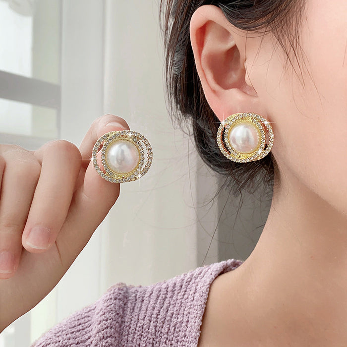 Wholesale Premium and luxurious pearl earrings with exquisite and niche design, temperament, wholesale of earrings