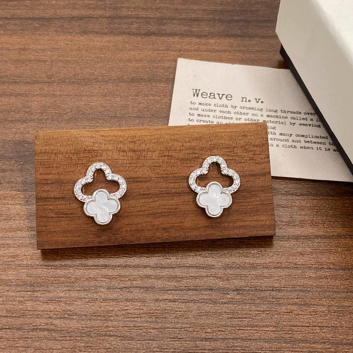 Wholesale Black Lucky Flower Small and Exquisite Stud Earrings