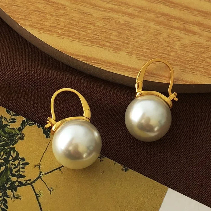 Wholesale Copper plated genuine gold retro temperament pearl earrings elegant lady earrings simple and fashionable earrings