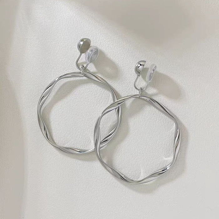 Wholesale Retro silver painless circular ear clip for women without ear holes, exaggerated earrings with earrings