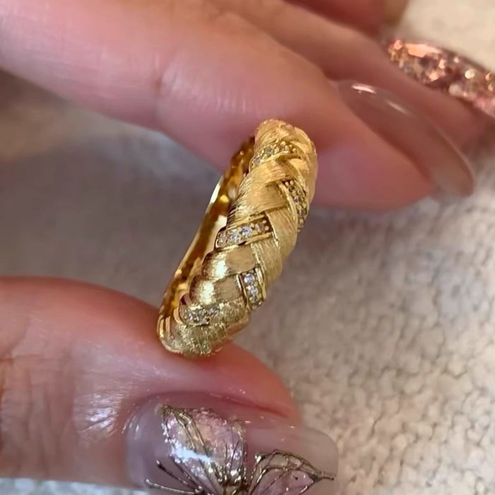 Wholesale Brushed woven ring, female niche design, exquisite fashion, high-end feel, sparkling diamond