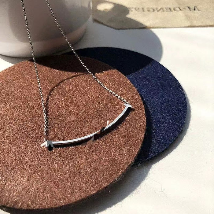 Wholesale Smiling face necklace for women, light luxury, niche, collarbone necklace, high-end, exquisite titanium steel