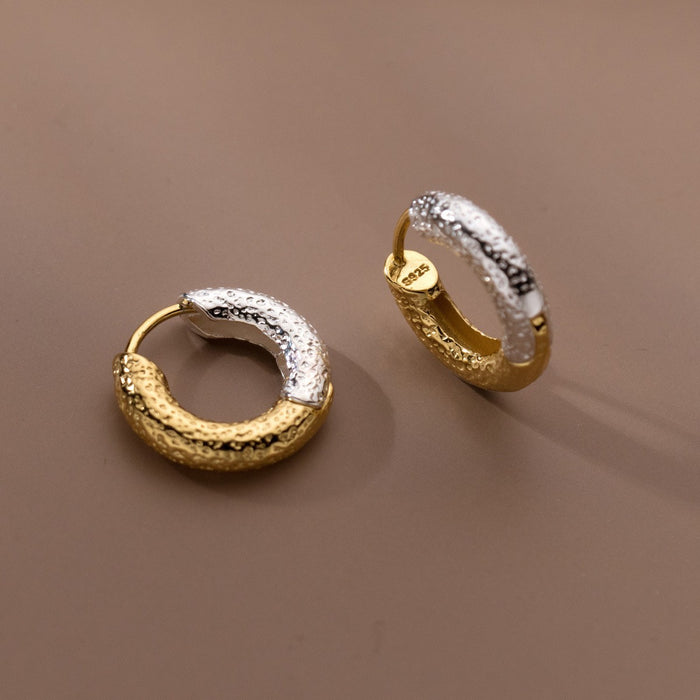 Wholesale Popular two-color ear buckle with gold and silver contrasting design, stylish and elegant ear accessories for women