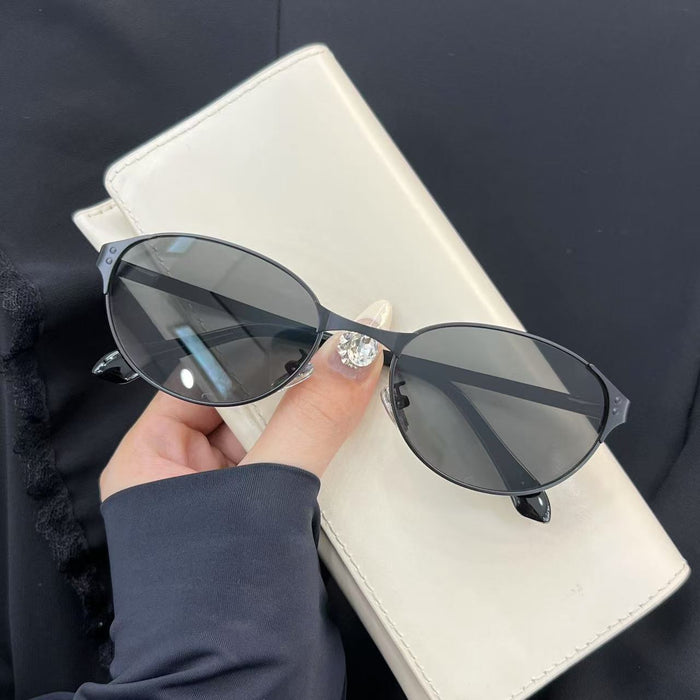 Wholesale Hot girl sunglasses, women's high-end retro metal cat eye sunglasses