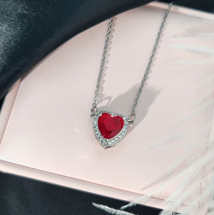 Wholesale One arrow piercing necklace, heart-shaped sword shaped pendant, light luxury accessory