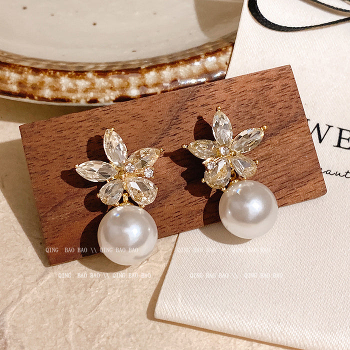 Wholesale Flower zircon imitation pearl earrings, niche design, fashionable earrings, high-end sense, simple and versatile earrings