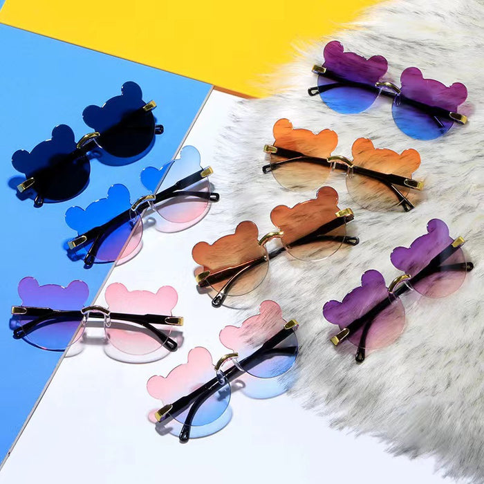 Wholesale Children's glasses, sunglasses with UV protection, fashionable and cute sunglasses design for taking photos