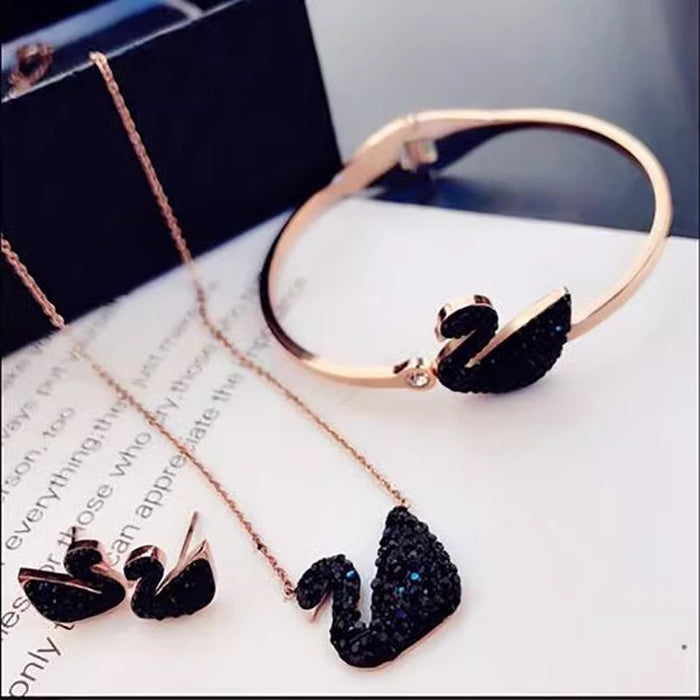 Wholesale Titanium steel bracelet with simple diamond inlay, stainless steel spring bracelet, and high-end decoration