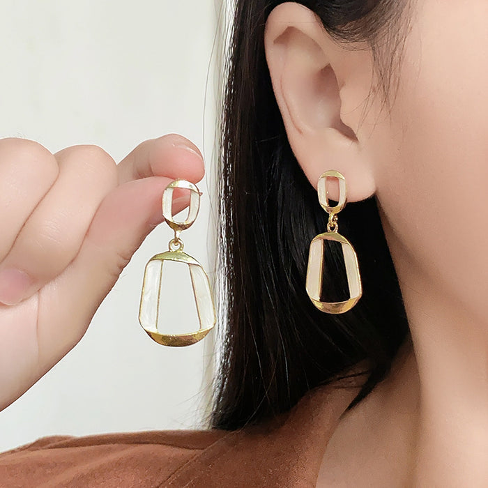 Wholesale Geometric square earrings with a luxurious and high-end feel, personalized retro and irregular temperament, earrings and accessories
