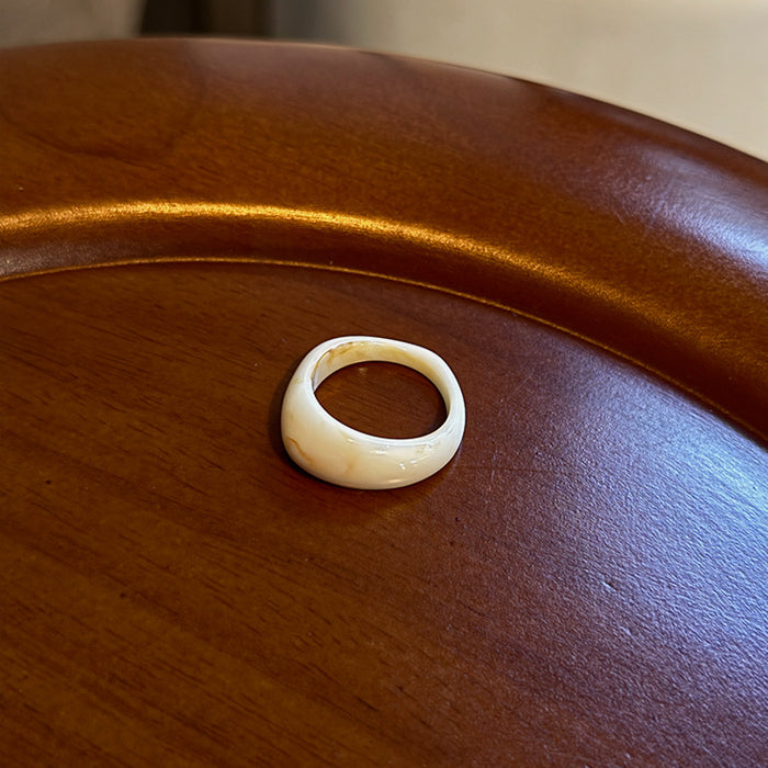 Wholesale A niche and unique resin ring with a cold and conspicuous opening, copper electroplating with versatile rings for women