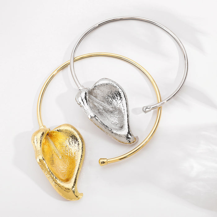 Wholesale Exaggerated Willow Leaf Metal Style Necklace Accessible Necklace for Women