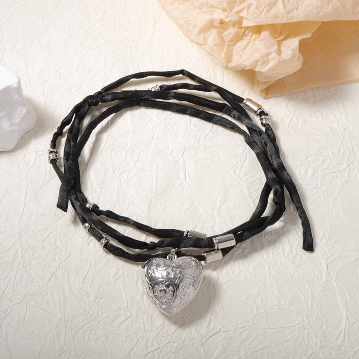 Wholesale three-dimensional relief love pendant long fabric trend necklace fashion