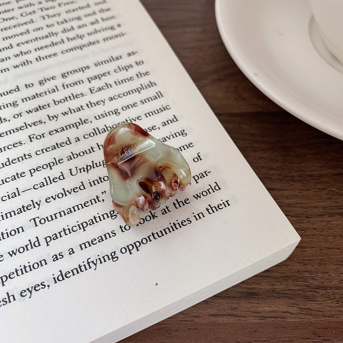 Wholesale Cute small bone clip, small size, side grip clip, retro temperament, hair accessory with a broken eight character clip