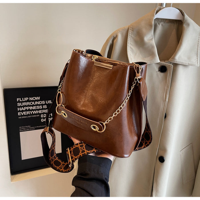 Wholesale Vintage large capacity bag, new fashionable single shoulder crossbody, simple and stylish portable bucket bag