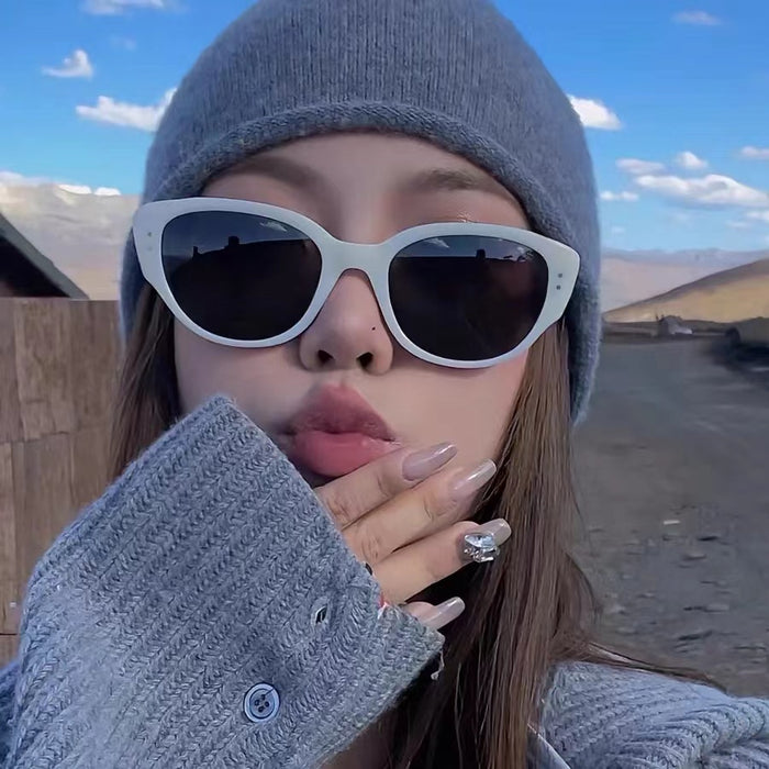 Wholesale Beige sunglasses for women's summer high-end sense, new sunglasses for men's sun protection, internet famous retro fashion glasses