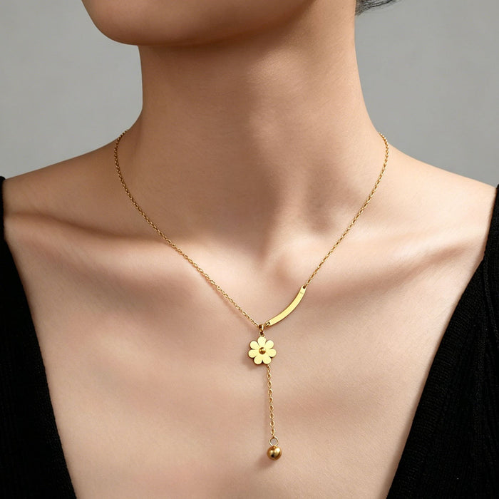 Wholesale 2pcs A delicate and beautiful summer-themed chrysanthemum-patterned titanium steel necklace