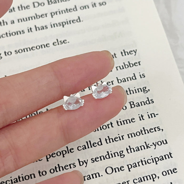 Wholesale Zircon earrings are simple and exquisite earrings with a small and high-end feel