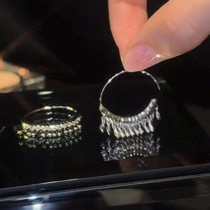 Wholesale Advanced and luxurious design with short tassel ear hooks, stylish and versatile, simple earrings