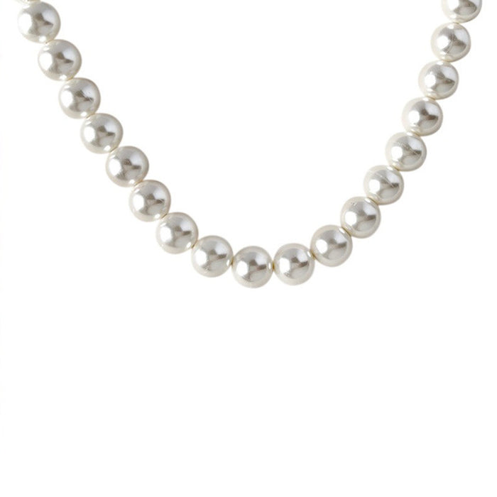 Wholesale Pearl necklace exudes a sense of luxury and luxury, with light accessories such as necklaces, beaded collarbone chains