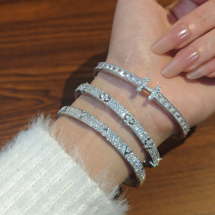 Wholesale Letter Flower Bracelet Light Luxury Bracelet Flash Jewelry for Women