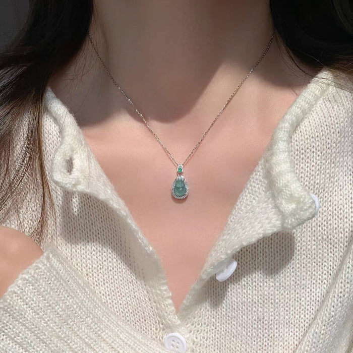 Wholesale Accessories, necklaces, collarbone chains, light luxury, niche, versatile necklaces