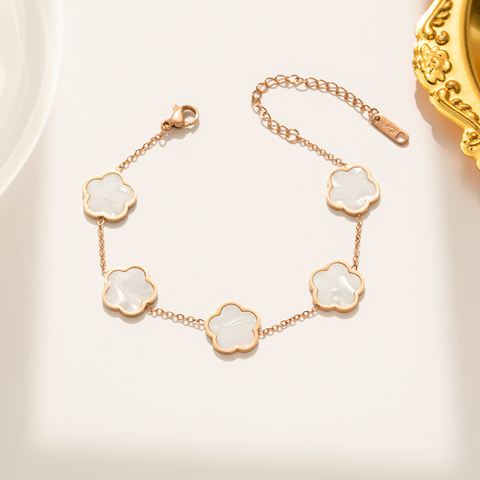 Wholesale Flower titanium steel necklace, female niche pendant, collarbone chain, fashionable temperament necklace