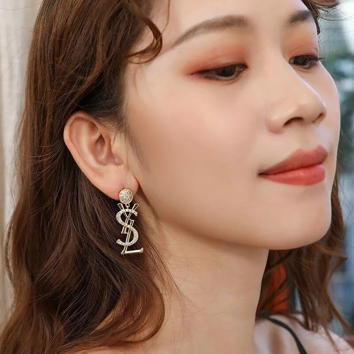 Wholesale Silver needle copper micro inlaid letter earrings new trendy round face slimming and long style retro Hong Kong style light luxury earrings