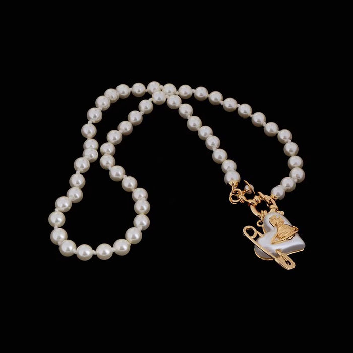 Wholesale Resin crooked heart-shaped pin, pearl necklace, light luxury temperament