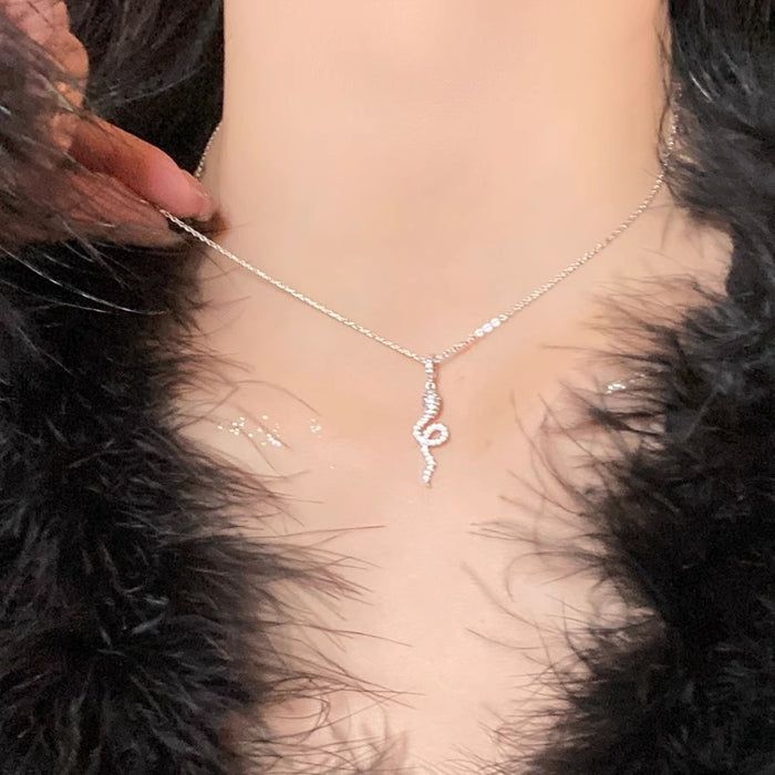 Wholesale Sweater chain pendant necklace, light luxury niche collarbone chain
