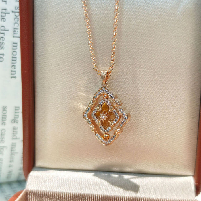 Wholesale Rotating Four-Leaf Clover White Shell choker necklace