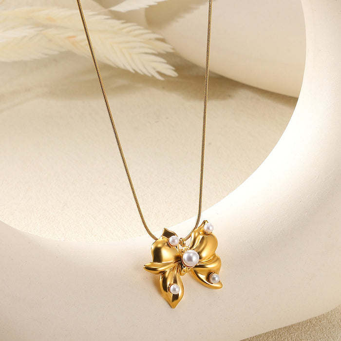 Wholesale Elegant Necklace Five-pointed Star Zircon Pearl Clavicle Chain  Titanium Steel